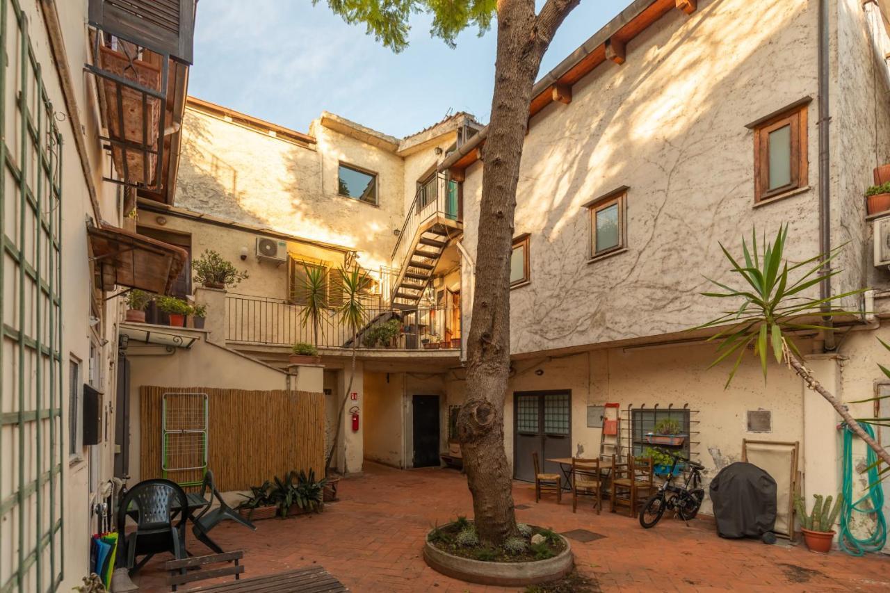 Bright And Comfy Terraced Apartment In Trastevere Rome Exterior photo
